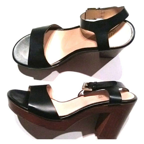 Woman's Shoes - Picture 1 of 2